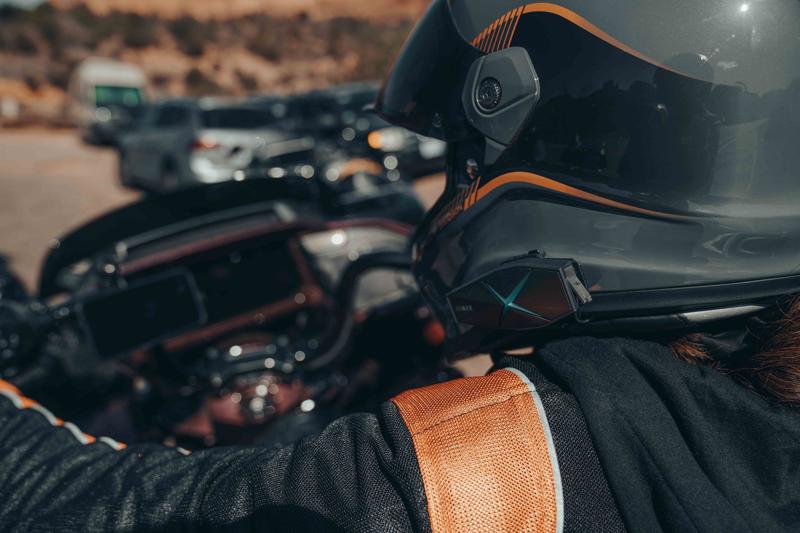 次世代バイク用スマートインカムASMAX(アズマックス)、日本市場へ本格参入。カスタムジャパンが日本総代理店として独占販売開始!