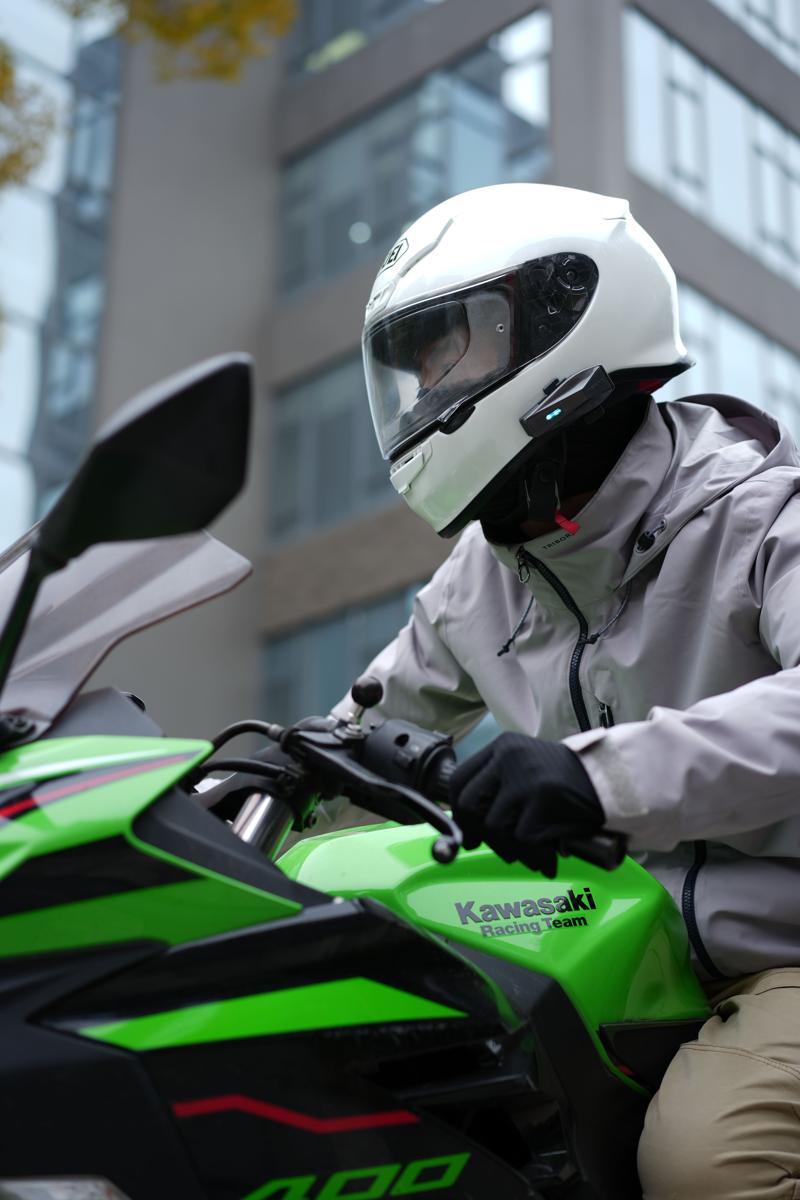 次世代バイク用スマートインカムASMAX(アズマックス)、日本市場へ本格参入。カスタムジャパンが日本総代理店として独占販売開始!