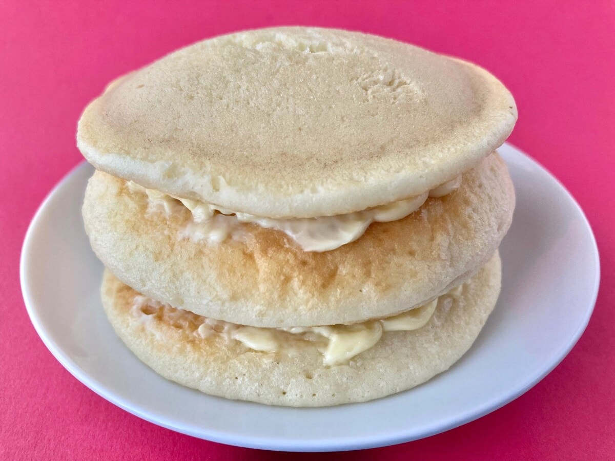 間違いない！ちょっぴり背徳感？【ローソン】「あんバター」をサンドしたふわもちパンケーキ