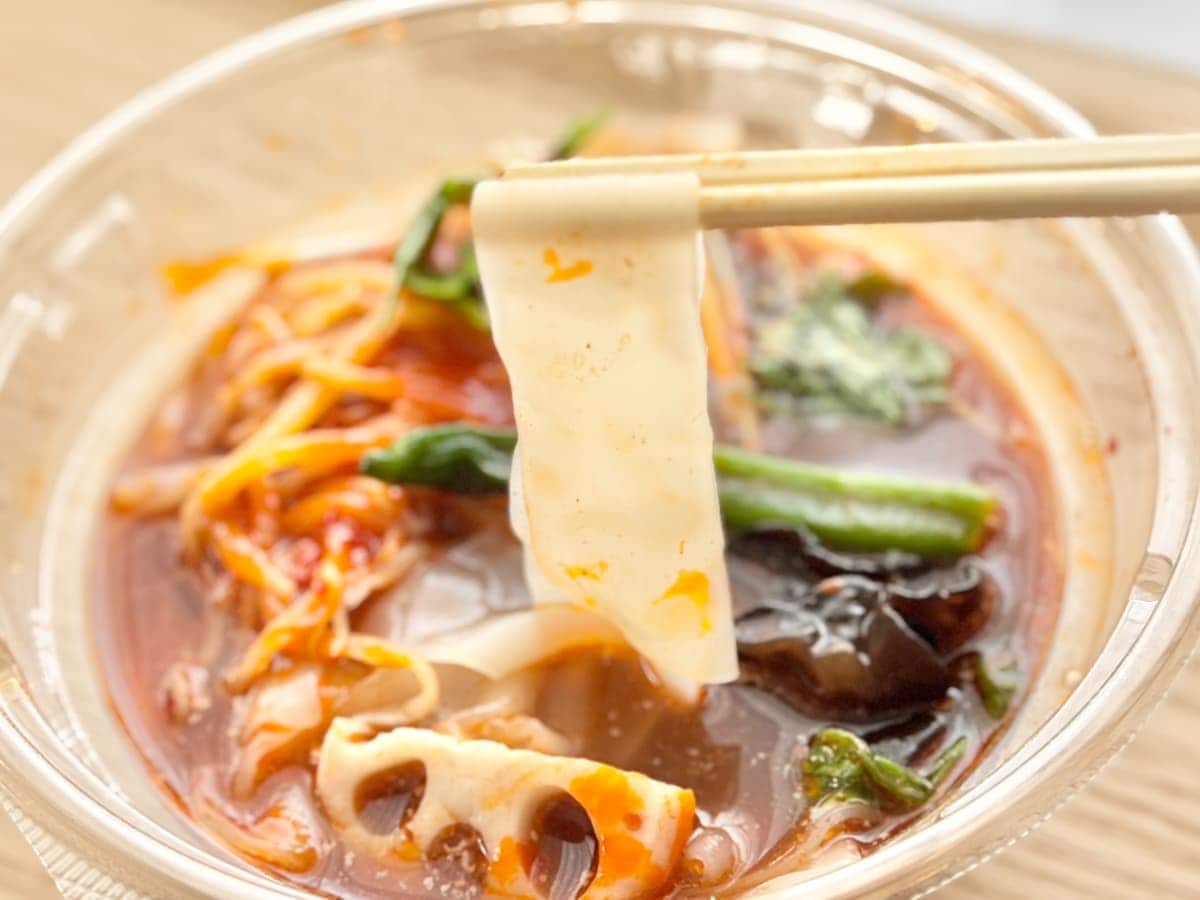 激辛だけど「好きすぎて困ってる」【セブン】の新作麺がハマるウマさ！