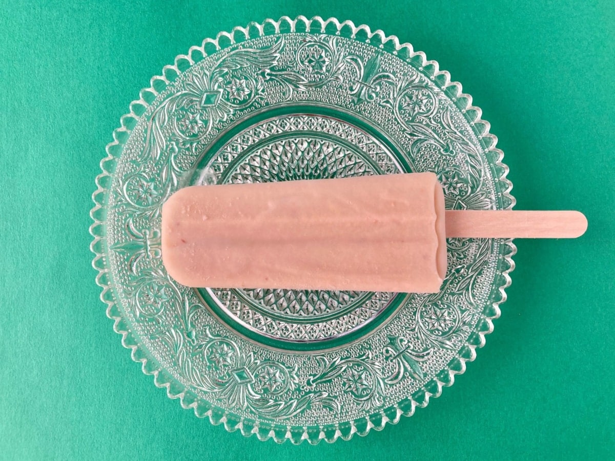 「アーモンドミルク好きにおすすめ!」「低カロリーなのも嬉しい!」【ファミマ】アレルギー特定原材料8品目不使用のアイスバー