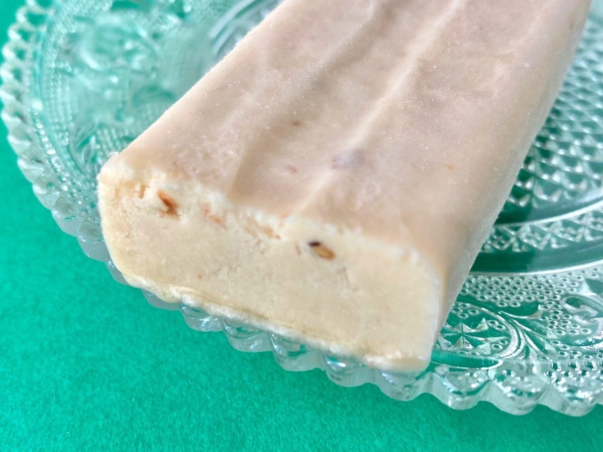 「アーモンドミルク好きにおすすめ!」「低カロリーなのも嬉しい!」【ファミマ】アレルギー特定原材料8品目不使用のアイスバー