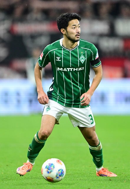 ドイツ1年目で躍動する菅原。「定評があった守備に加え、最近は攻撃面でも森保監督の評価を高めています」(ミムラ氏)