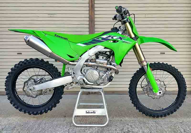 テックサーフから KX250(25)用フルエキゾーストマフラー「Super Moto MX/スーパーモト エムエックス」が発売! 記事1