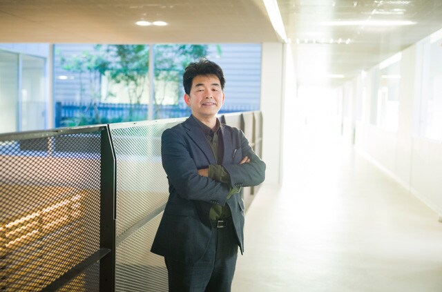 「１９世紀のヨーロッパでは、貴族階級しか花粉症にならずステイタスシンボルになっていました。一時期は優生思想とも結びついていたようです」と語る小塩海平氏