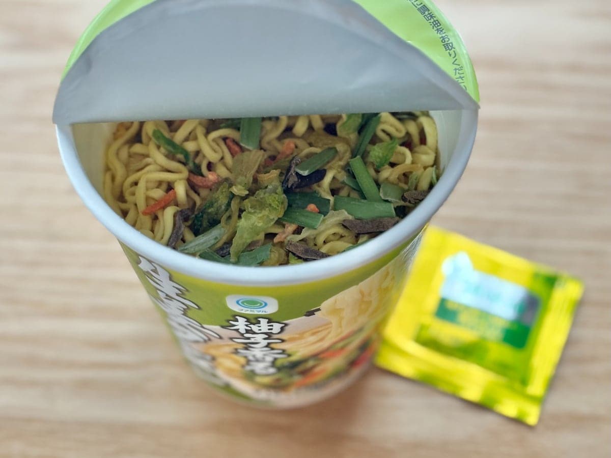 柚子の香りがきいててあっさり系！【ファミマ】の新作カップ麺を実食