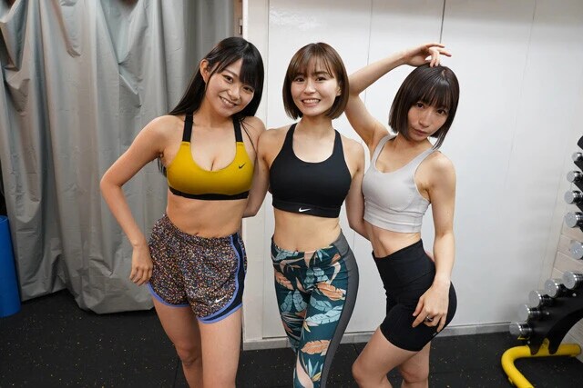 (左から)桜井木穂、桜田茉央、ぱつこ