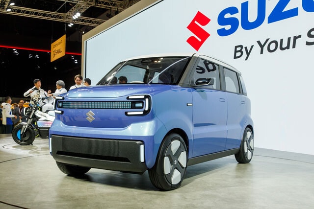 スズキ ビジョンe-スカイ／2026年度内の量産化を目指すスズキの試作モデル。全長3395㎜×全幅1475㎜×全高1625㎜。航続距離は270㎞超