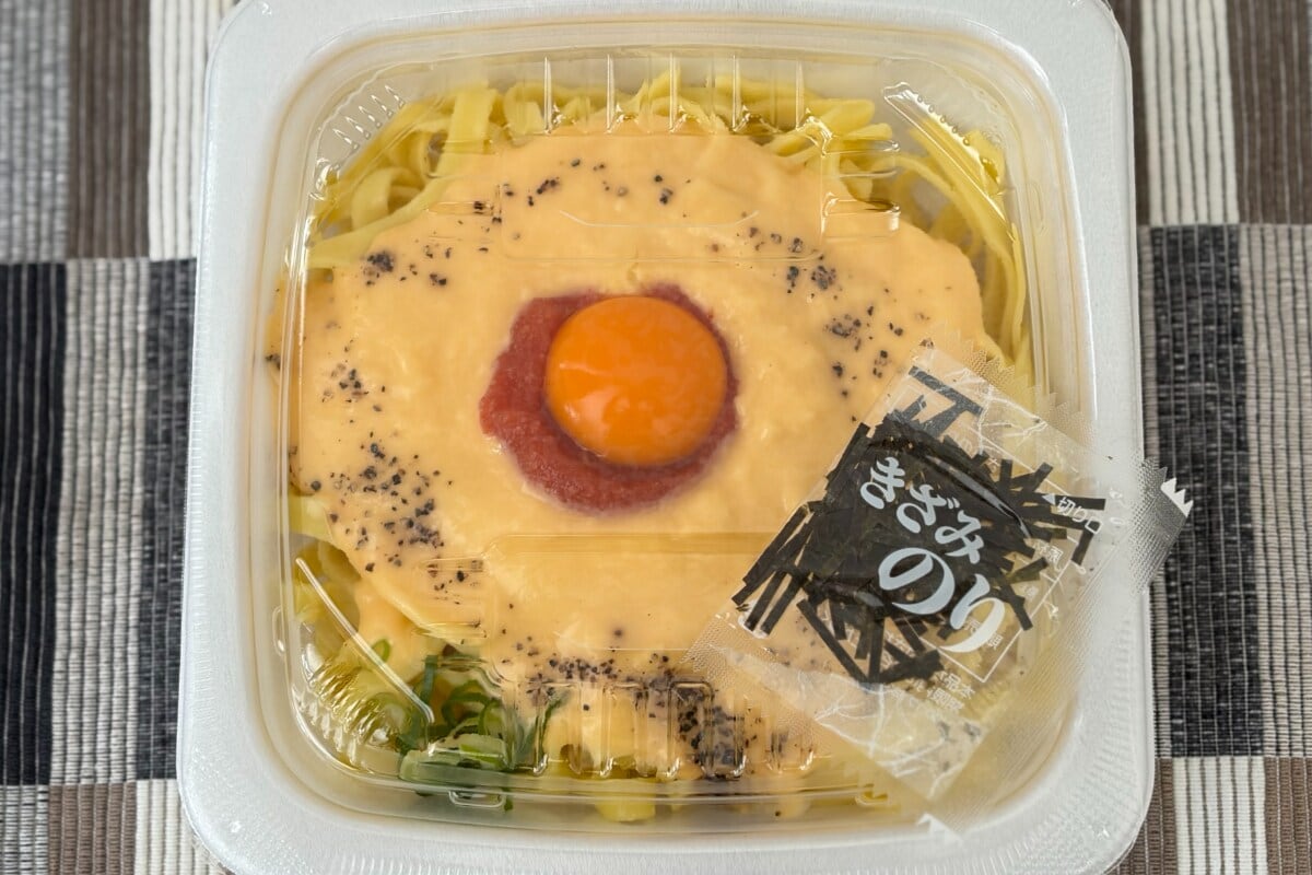 ピリ辛クリーミーなソースがたまらん！【ファミマ】のコラボ麺を実食