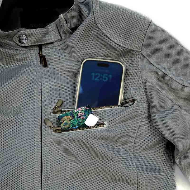 バックエンブレムが映えるシックな一着「ライディングZIPメッシュジャケットEM」がラフアンドロードから発売 記事4