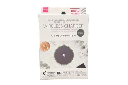 ワイヤレスチャージャー1000円（税込1100円）国際標準規格のQi対応機種のスマホを置くだけで急速充電可能なワイヤレス充電器（＊ACアダプタは別売り）