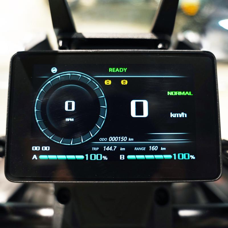 「冒険の鼓動、動き出す。」250ccクラス最強の電動スクーター『VMOTO