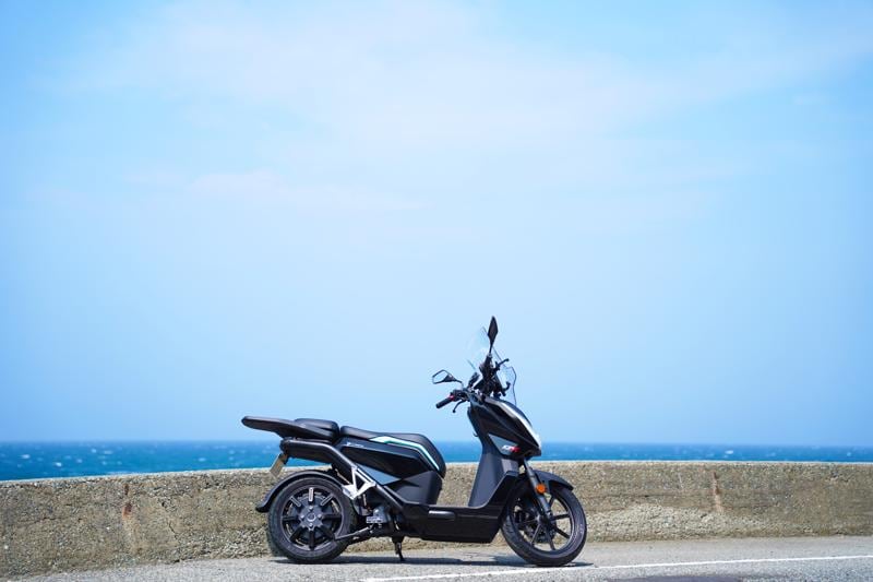 「冒険の鼓動、動き出す。」250ccクラス最強の電動スクーター『VMOTO