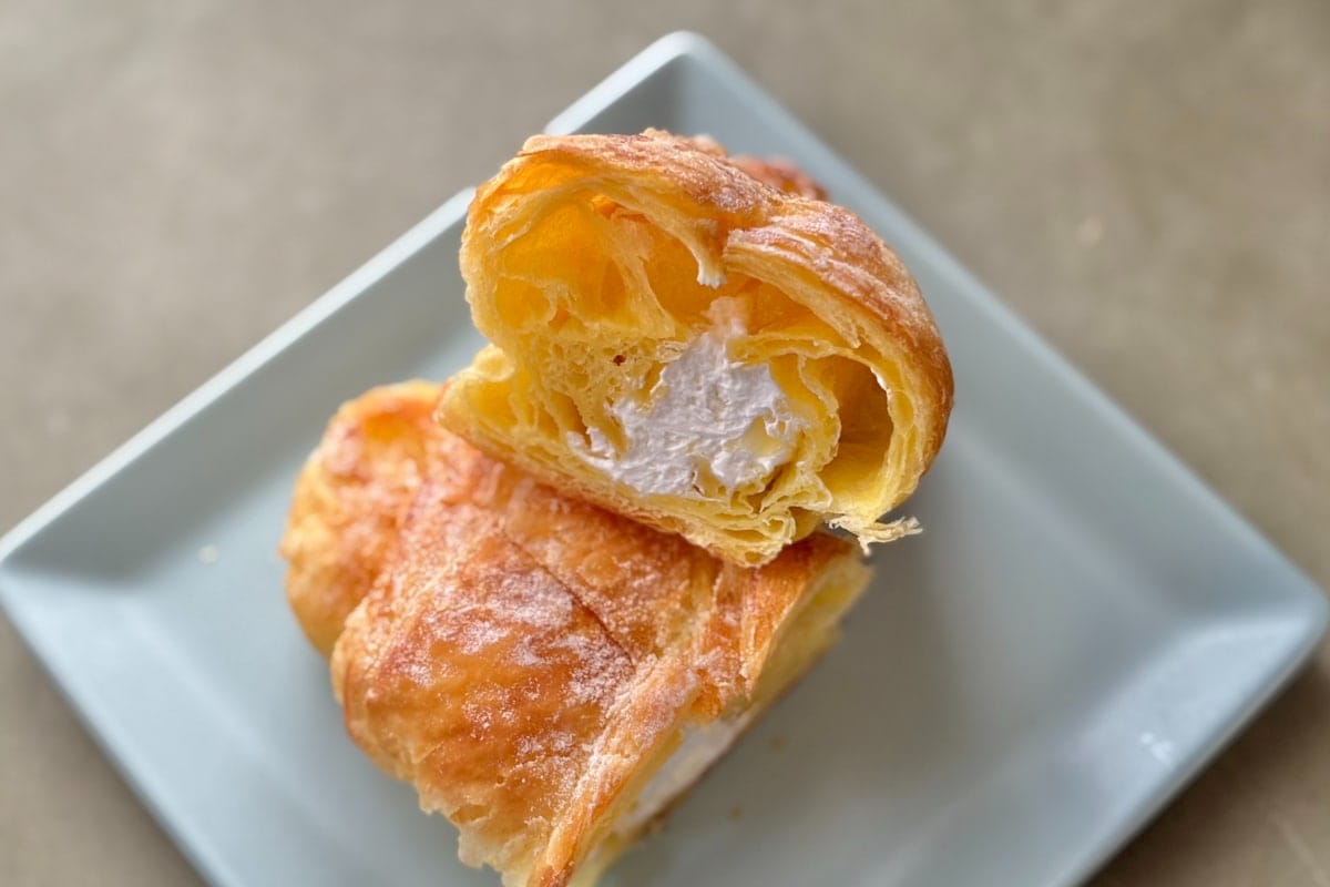 軽やかな生地とホイップが好相性!【ローソン】のパンがまるでスイーツ