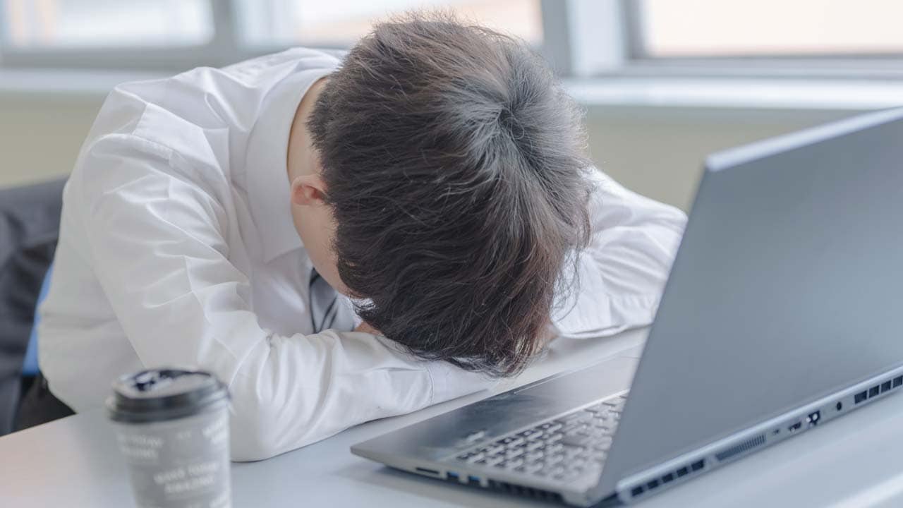 約半数が経験した“グレーゾーンハラスメント”とは? 無視や舌打ちが退職のきっかけに