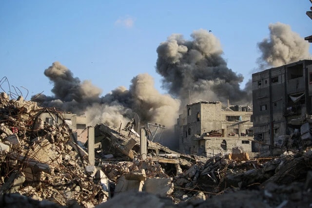 10月19日、停戦合意の発効から10日足らずでイスラエル軍がガザを空爆。少なくとも26人が死亡した