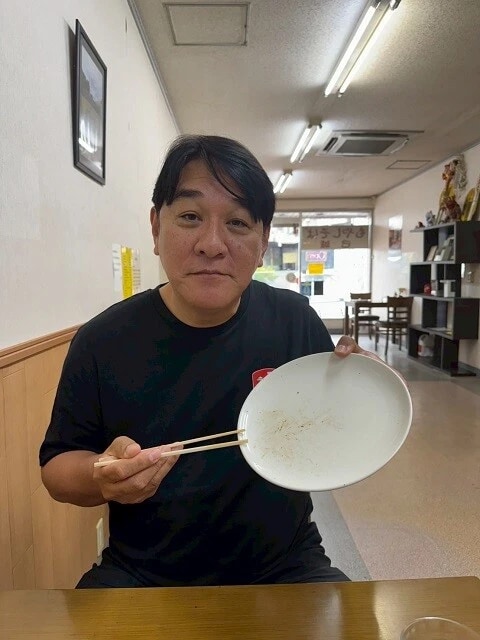 「ダブルを頼んだはずなのに、もうなくなっちゃってるよ」と瀧氏