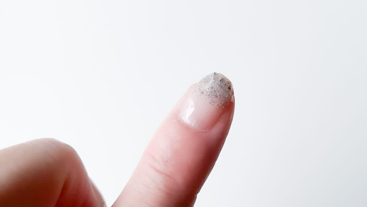 セリアのネイルシールのやり方は？新作やパーツも紹介【2025】