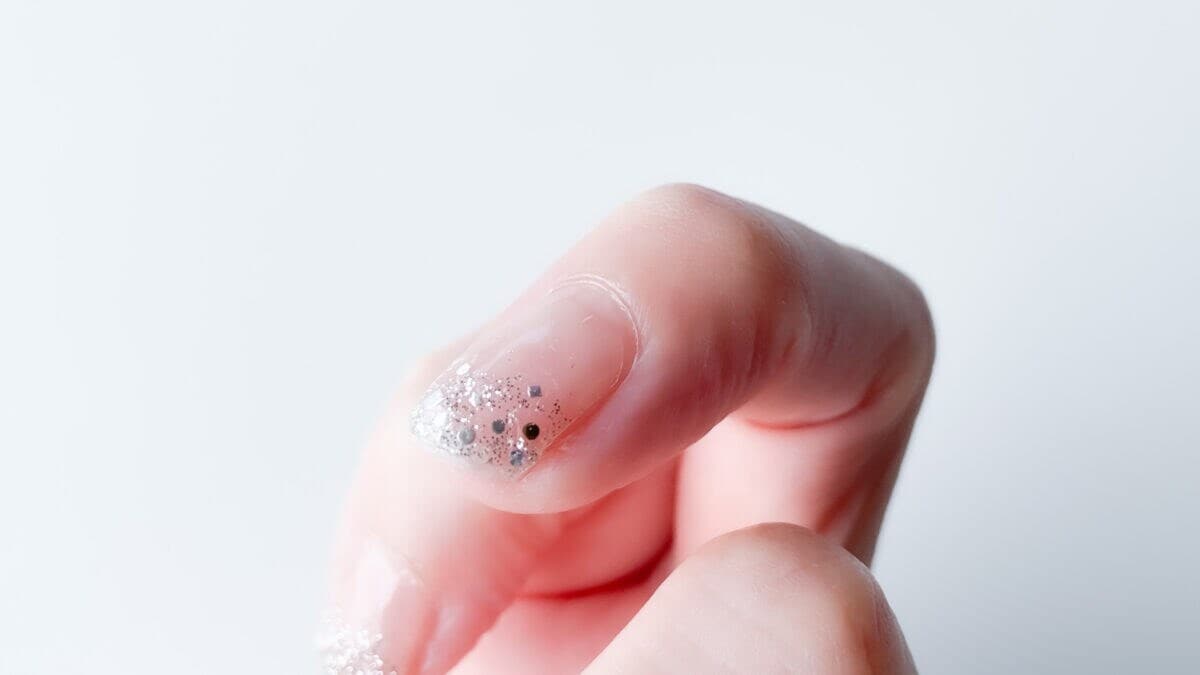 セリアのネイルシールのやり方は？新作やパーツも紹介【2025】
