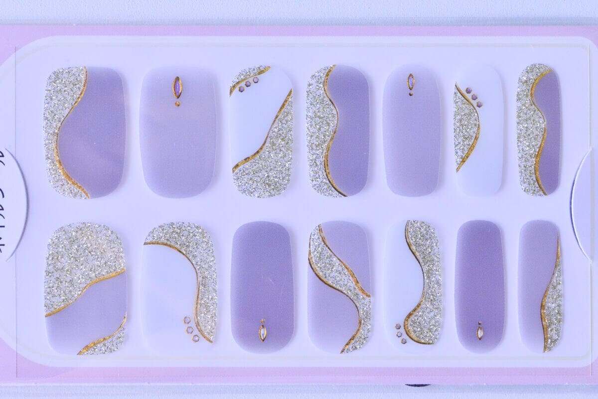 セリアのネイルシールのやり方は？新作やパーツも紹介【2025】