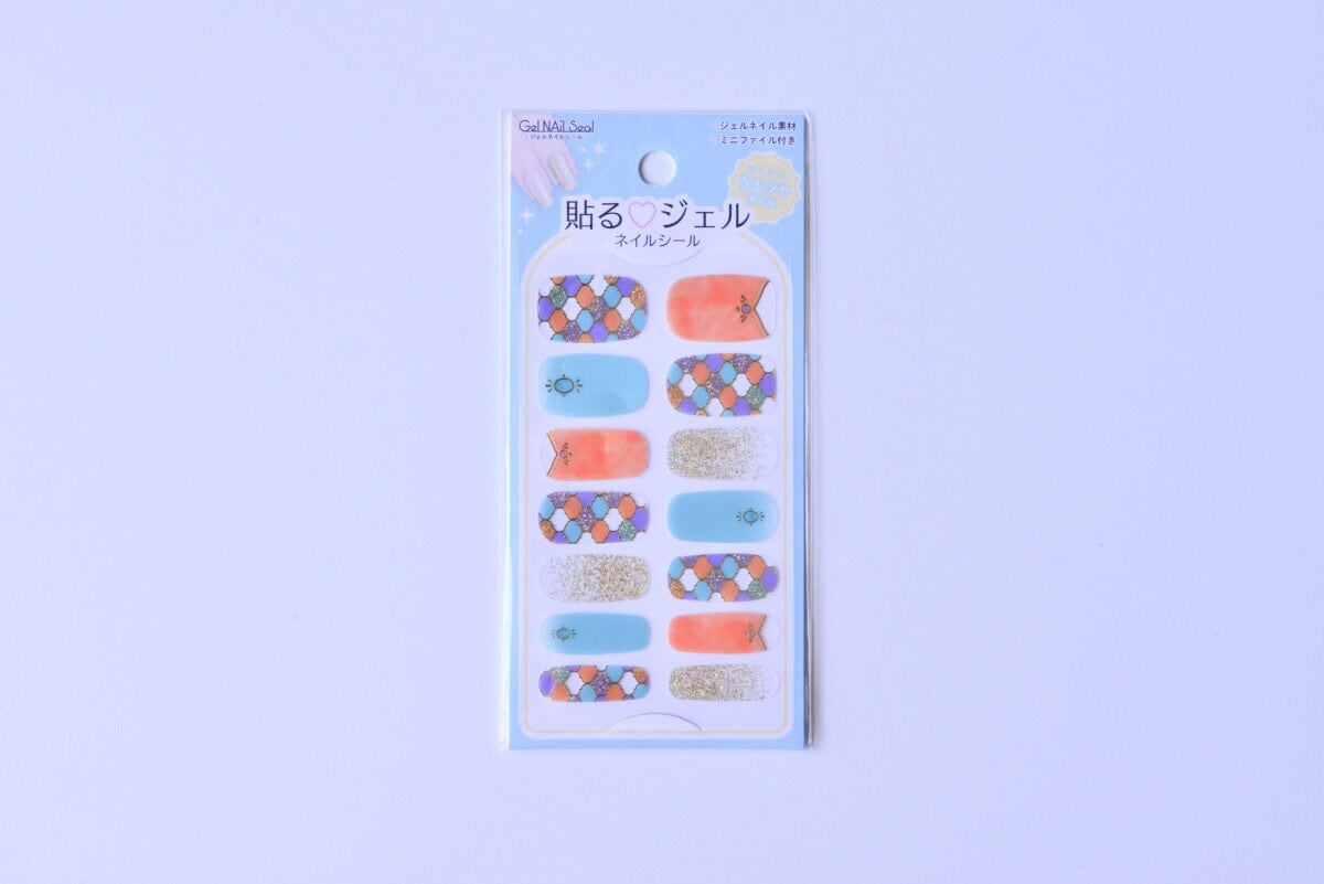 セリアのネイルシールのやり方は？新作やパーツも紹介【2025】