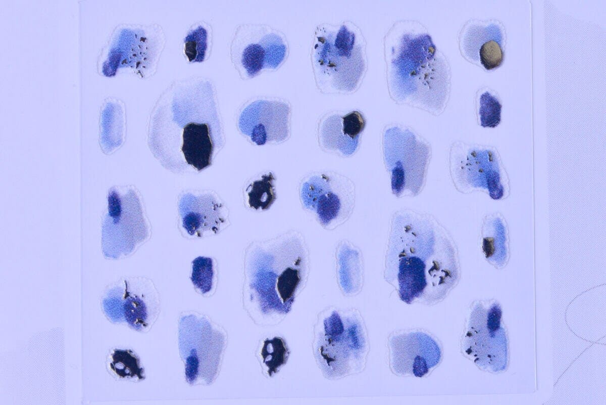 セリアのネイルシールのやり方は？新作やパーツも紹介【2025】