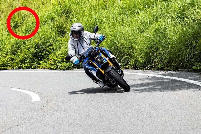 今日から使えるライディングテクニック実践講座【最新版 スマテク2.0】6.ワインディング攻略(1)目線ワーク(動画あり) 04