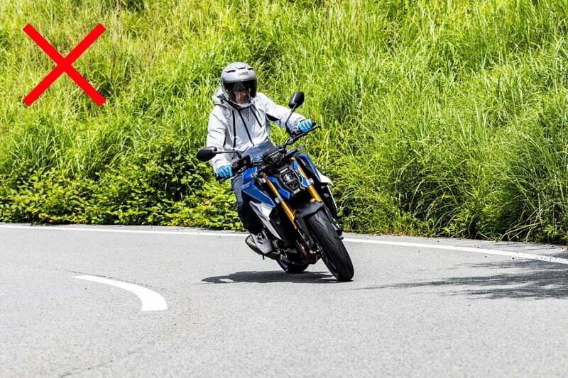 今日から使えるライディングテクニック実践講座【最新版 スマテク2.0】6.ワインディング攻略(1)目線ワーク(動画あり) 05