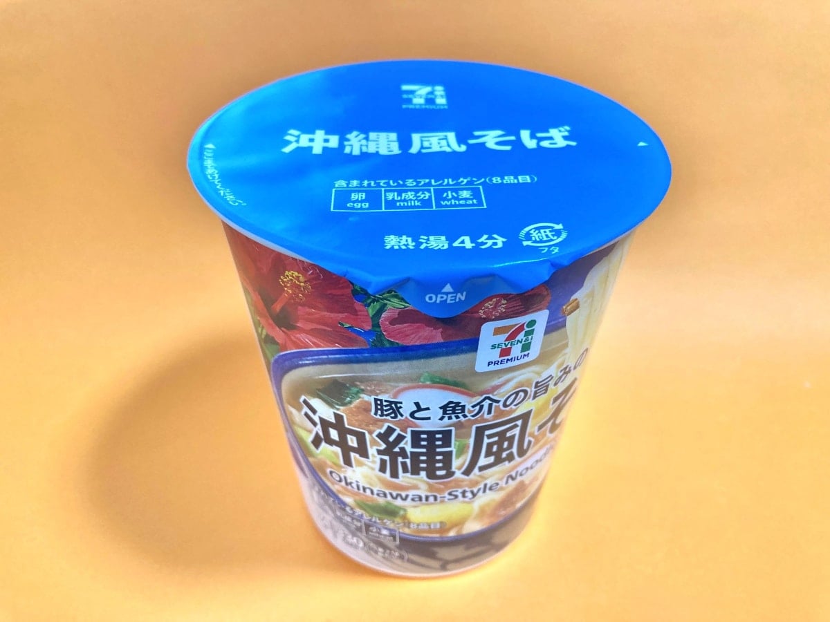 「一年中売っててほしい！」紅ショウガの存在感がGOOD！【セブン】沖縄そば風のカップ麵