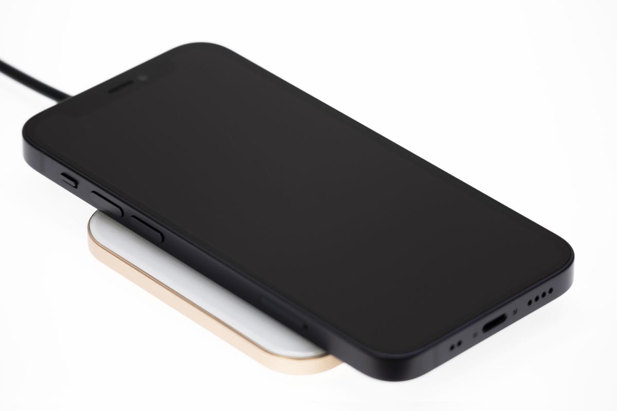 ワイヤレス充電は意味ない?「充電効率が悪い」「バッテリー劣化する」のにそれでも使われる理由の画像1
