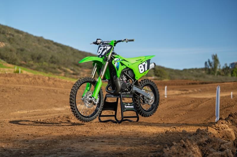 カワサキからヤングライダー向け本格モトクロッサー新型「KX112/KX85/KX85