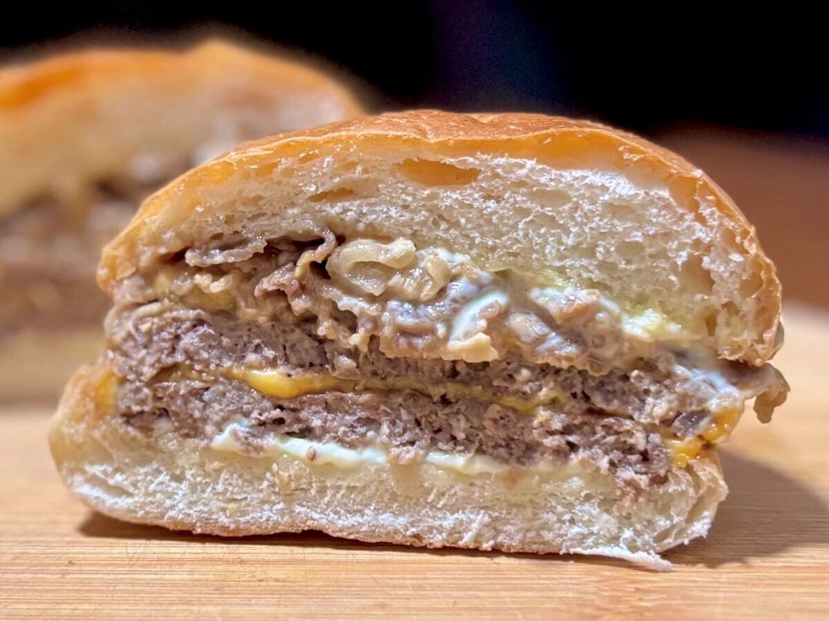 肉×肉の圧倒感よ【ゼッテリア】年末年始の限定バーガーがやべぇ奴だった