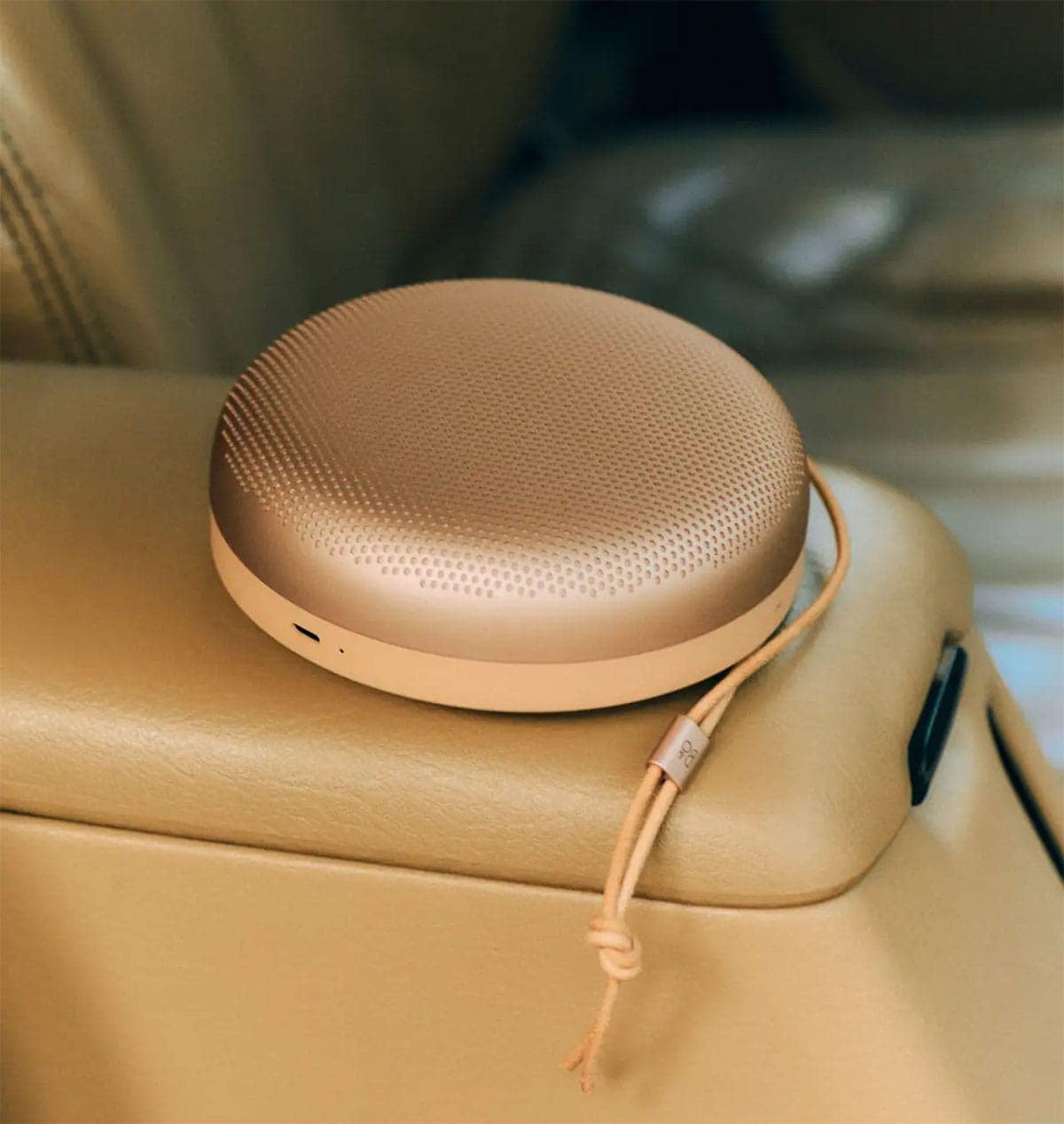 <広瀬>24時間どこでも高音質を実現!B&OがBLUETOOTHスピーカー「Beosound A1 3rd Gen」を新発売の画像1