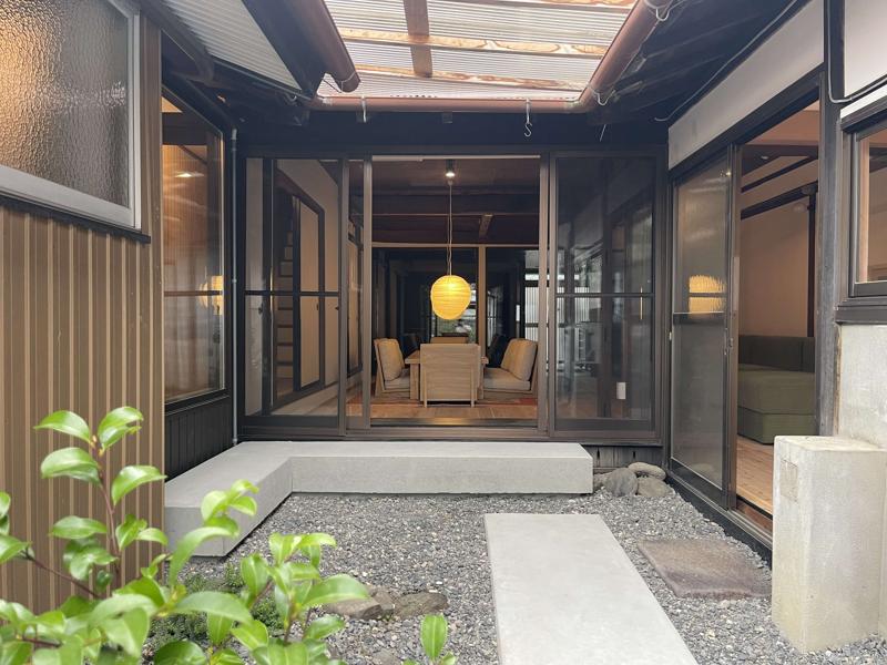 「売れない空き家」が“秘密基地”のようなライダー宿に 静岡・浜松市二俣に〈152INN〉誕生。本田宗一郎の故郷で空き家再生×地域活性の新モデルが始動