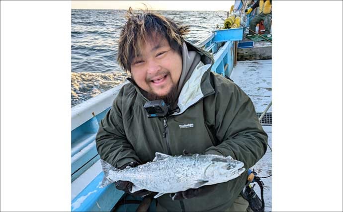 北海道サクラマスジギング釣行で本命連発！ 「コウナゴ」に似せたルアー選択が的中