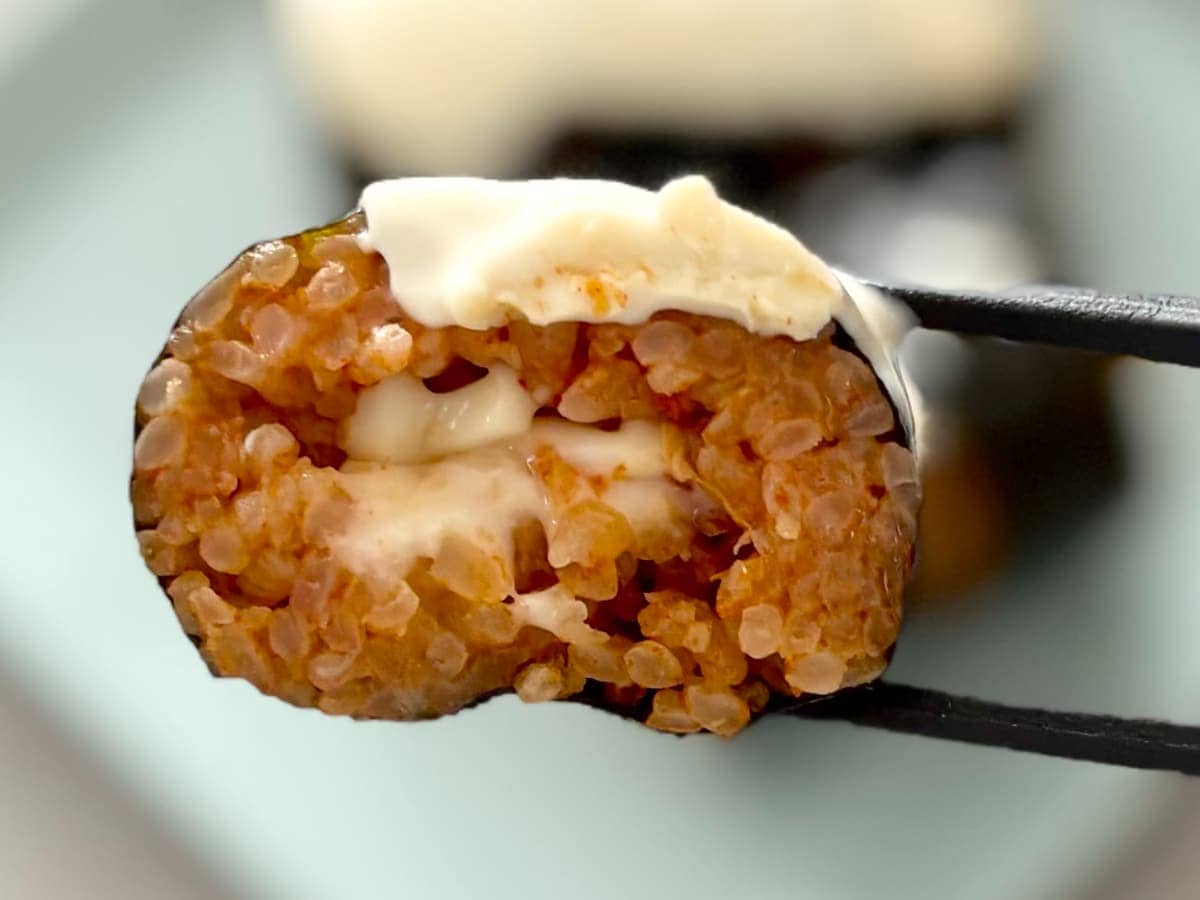 とろけるチーズとコチュジャンがクセになる!【ローソン】のキンパを実食