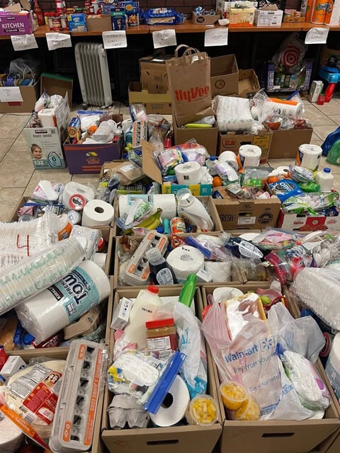 外出することが危険な人の代わりに、別の人が日用品を買う活動も行なわれている