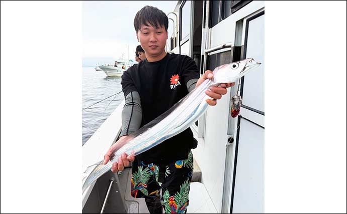 【沖釣り釣果速報】重量6.5kg!大分沖のタチウオ便で指10本超えの特大ドラゴン級出現(大分・熊本)