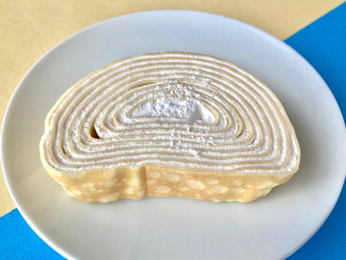 シンプルに美味しい!甘党におすすめ!?【ファミマ】生クリーム入りホイップが美味しいミルクレープロール