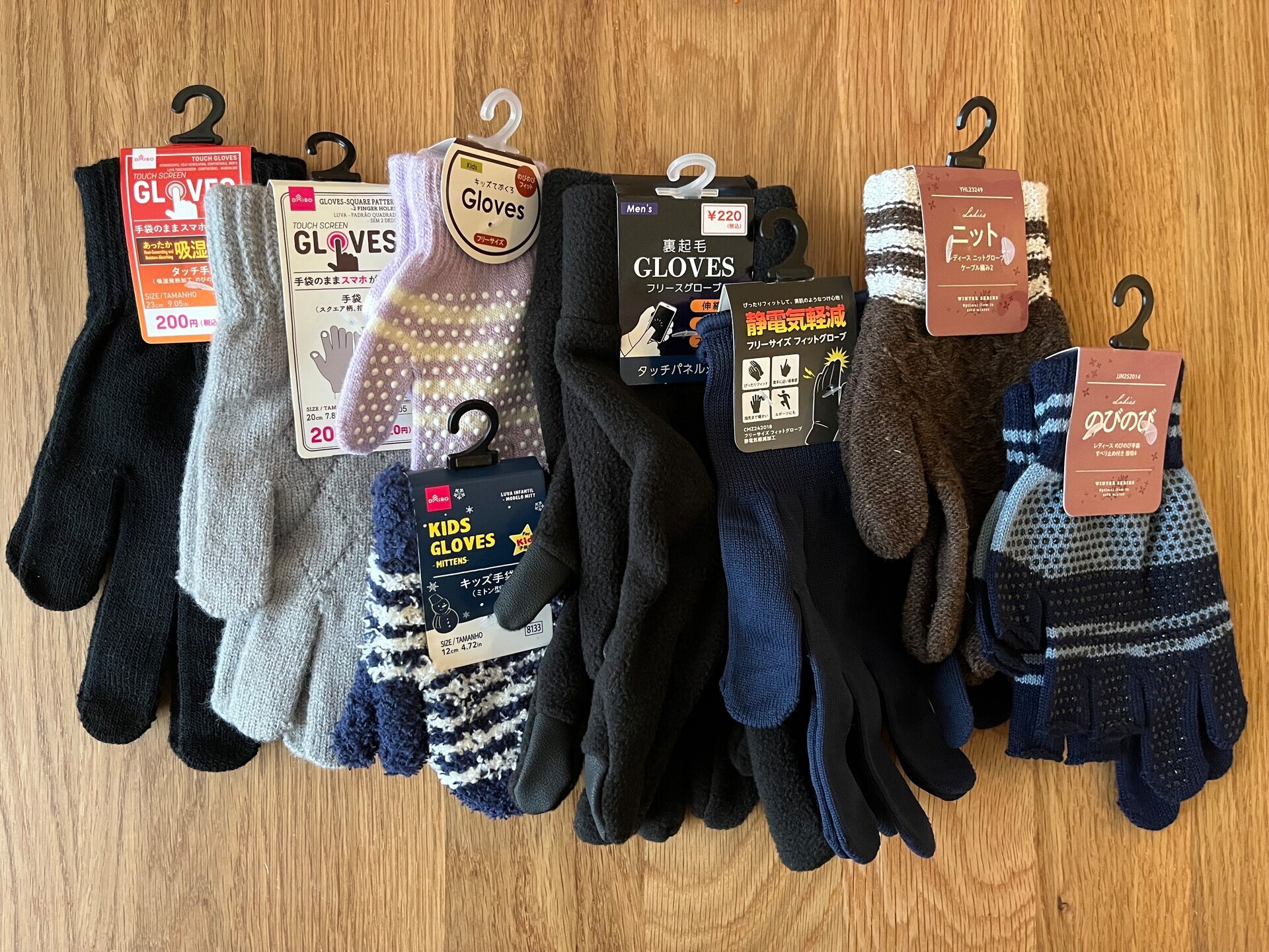 【100均】防寒手袋を8組買ってみた！ダイソー・セリア・キャン★ドゥの商品を比較