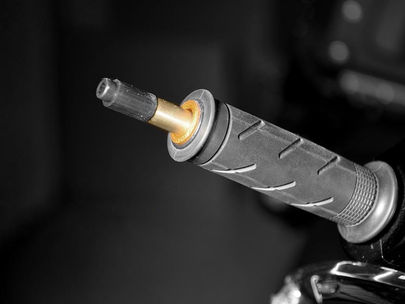 EVATEK から汎用「真鍮インナーウェイト」が発売　振動軽減で長距離ツーリングの快適性アップ 記事3