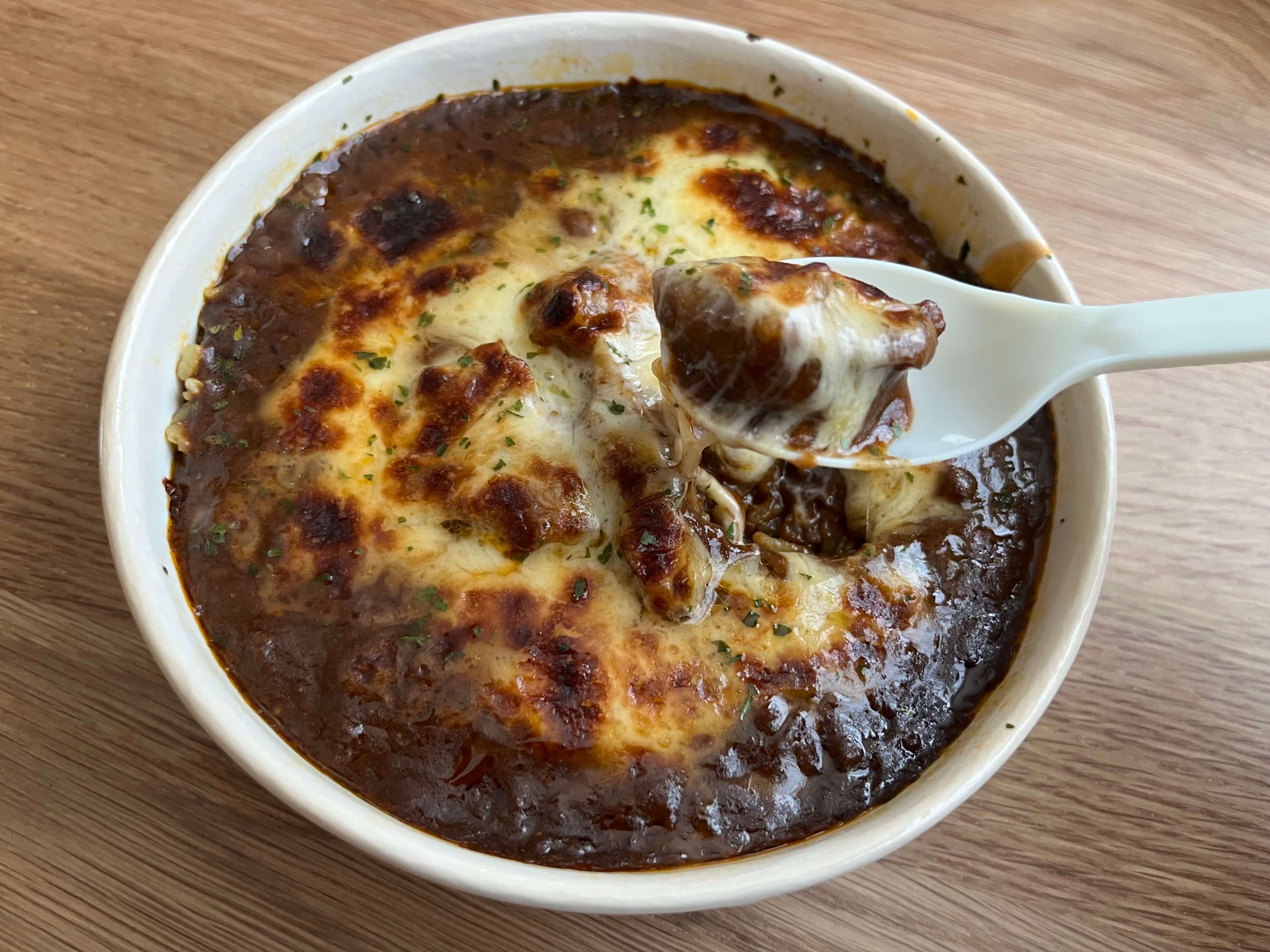 「スパイシーでうまい！」【セブン】カレー好きにおすすめしたい有名店監修のドリアが登場