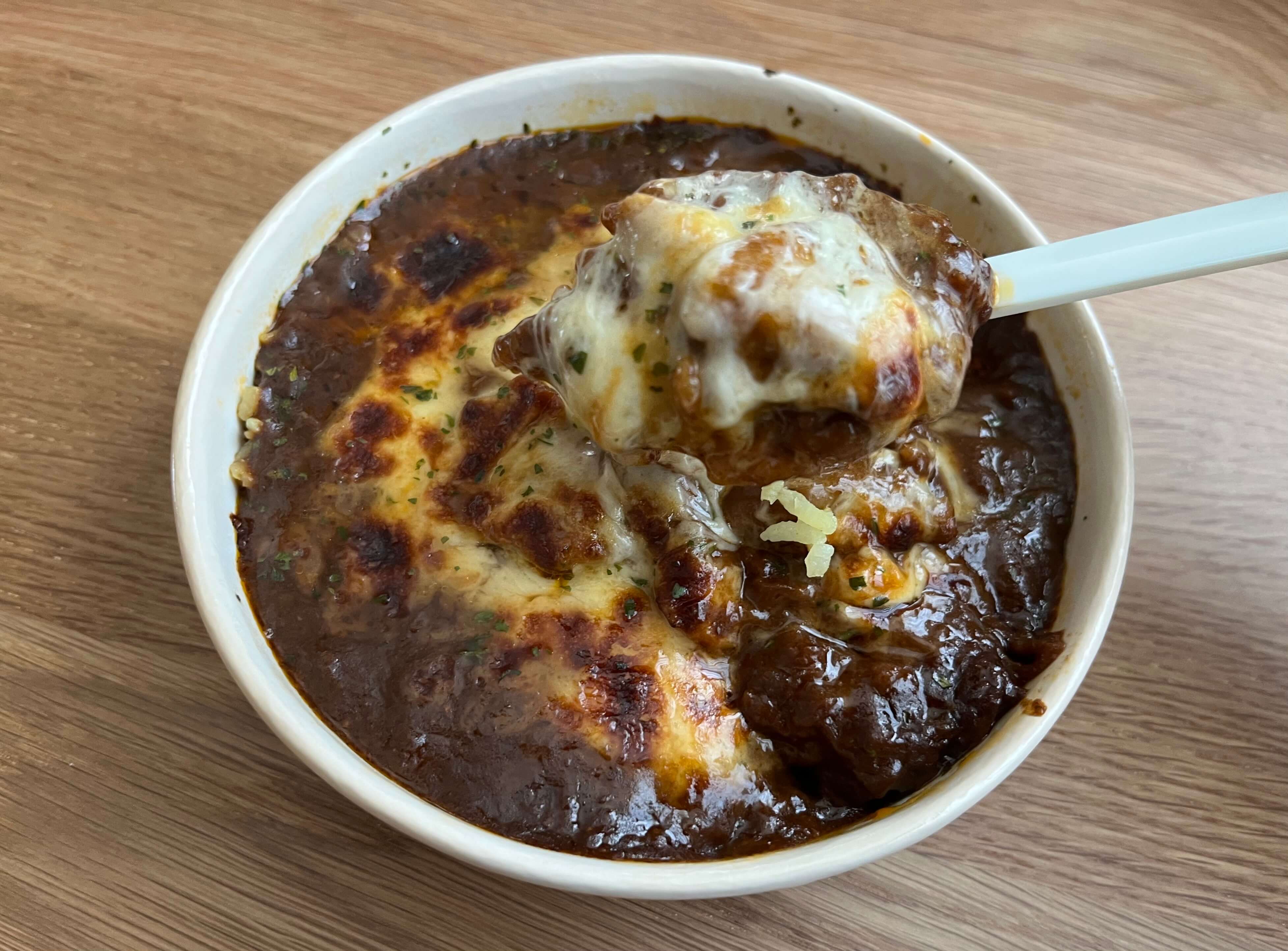 「スパイシーでうまい！」【セブン】カレー好きにおすすめしたい有名店監修のドリアが登場