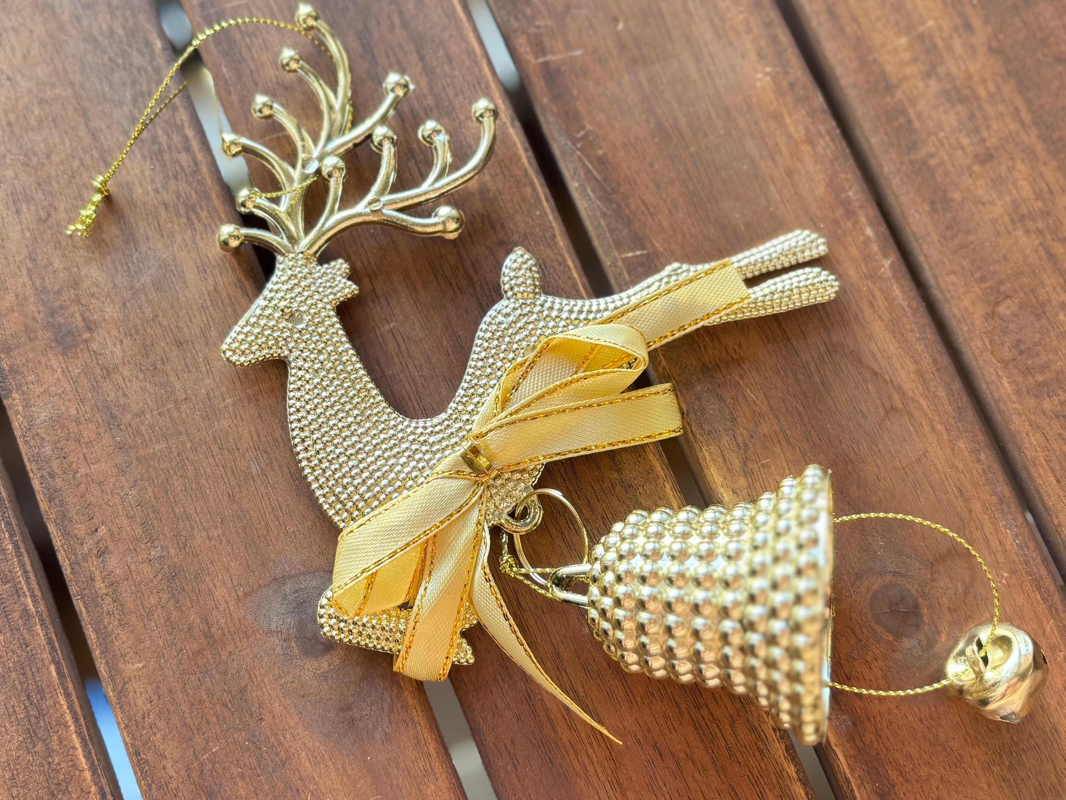 【2025】100均のクリスマスグッズが可愛すぎて大優勝♡手作りリースの作り方も紹介