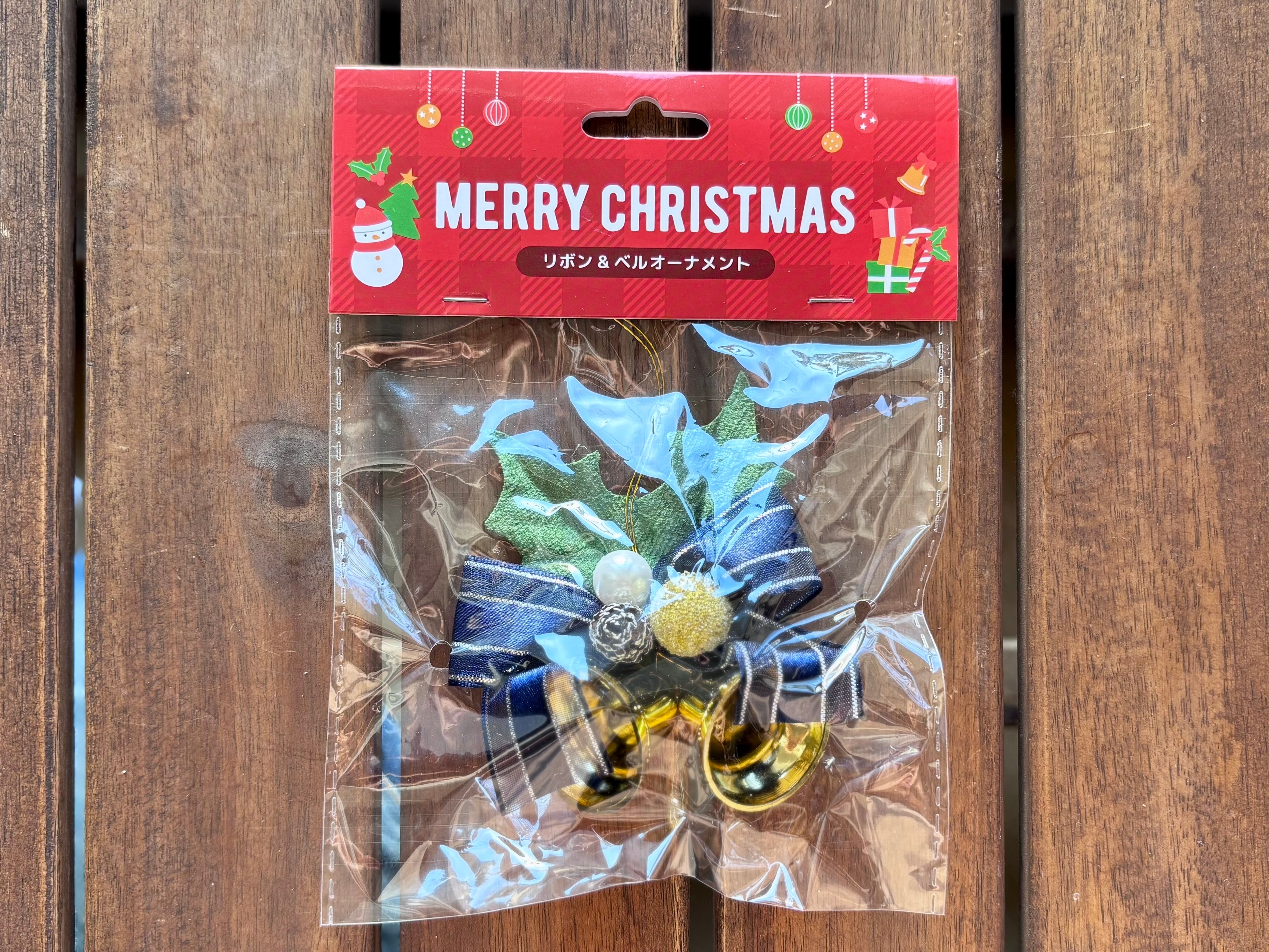 【2025】100均のクリスマスグッズが可愛すぎて大優勝♡手作りリースの作り方も紹介