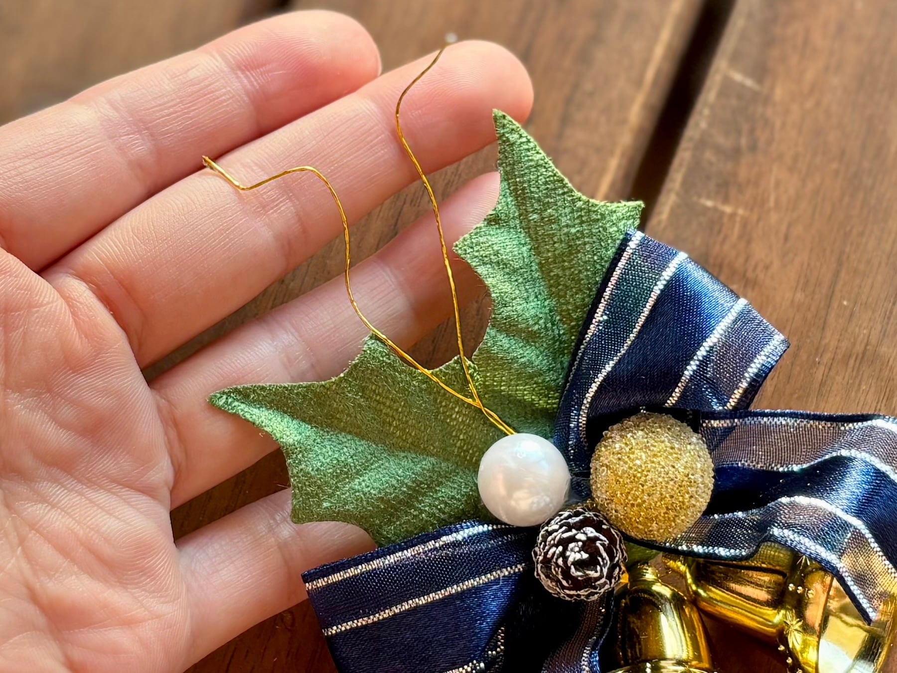 【2025】100均のクリスマスグッズが可愛すぎて大優勝♡手作りリースの作り方も紹介