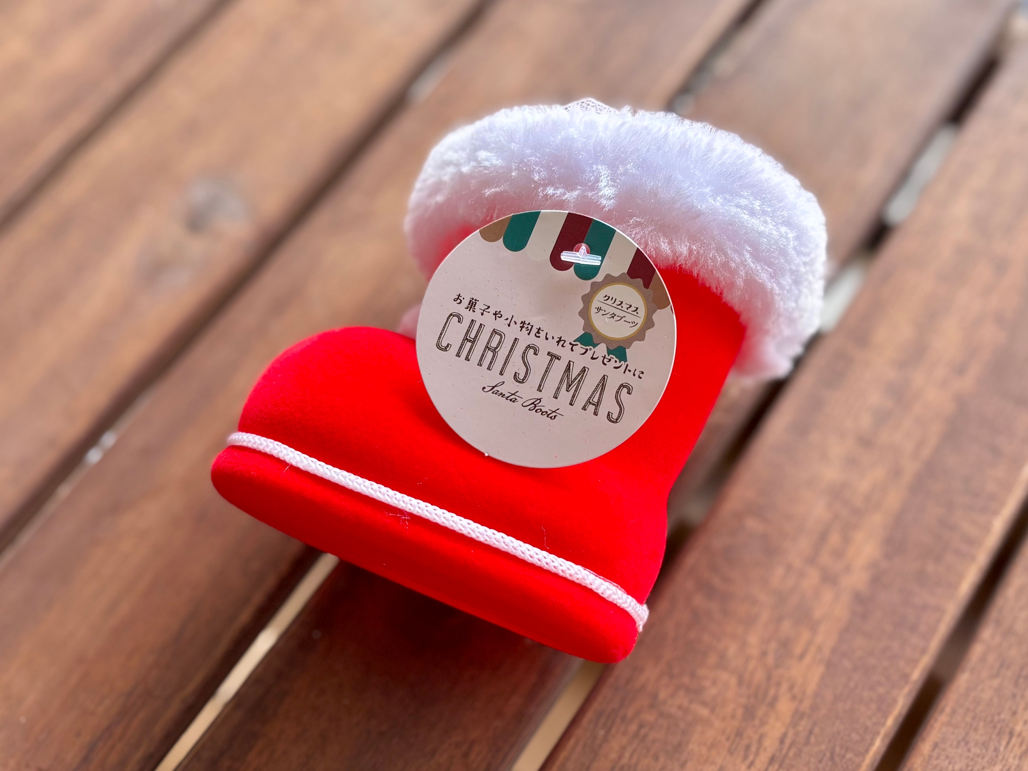 【2025】100均のクリスマスグッズが可愛すぎて大優勝♡手作りリースの作り方も紹介