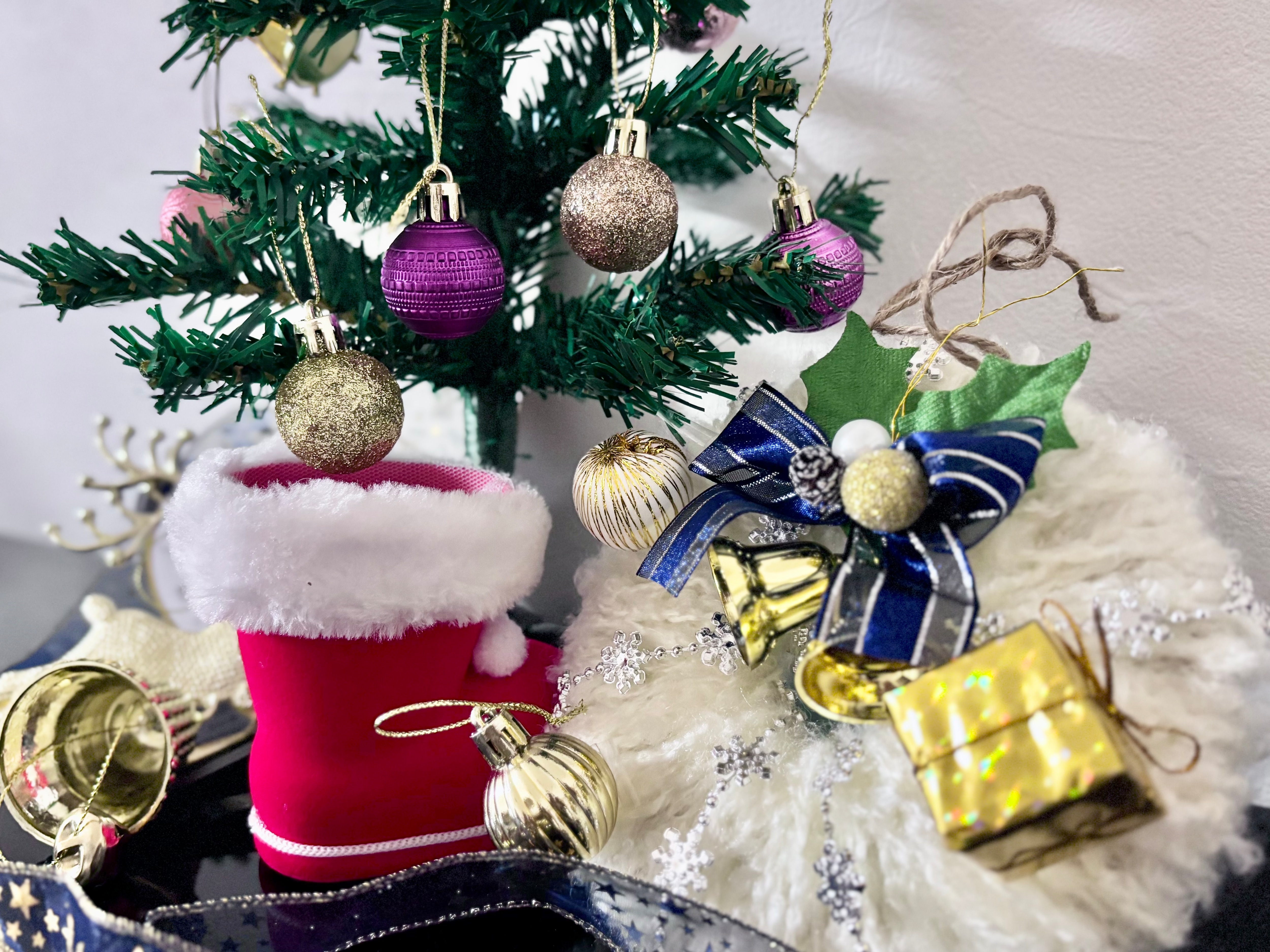 【2025】100均のクリスマスグッズが可愛すぎて大優勝♡手作りリースの作り方も紹介