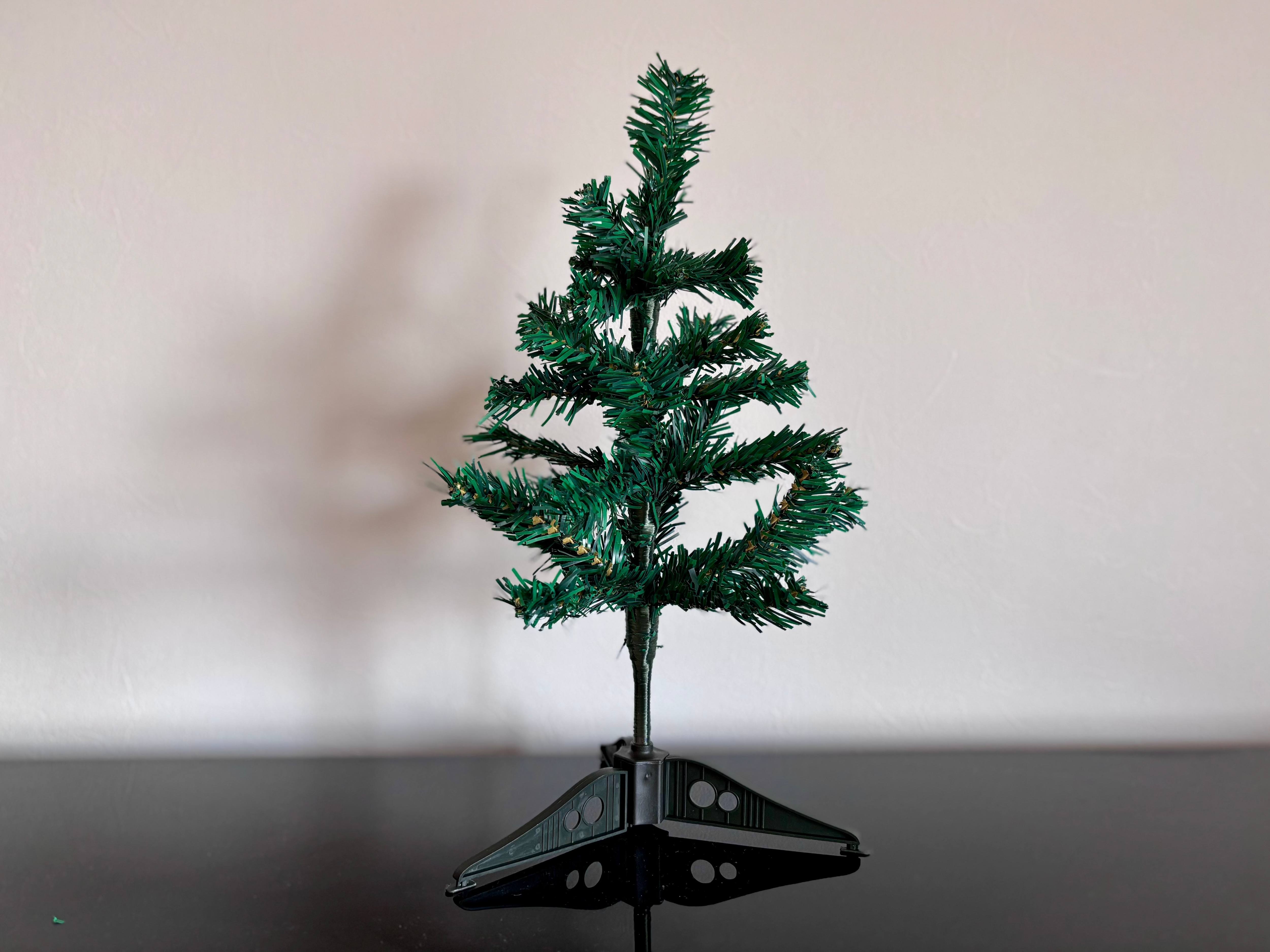 【2025】100均のクリスマスグッズが可愛すぎて大優勝♡手作りリースの作り方も紹介