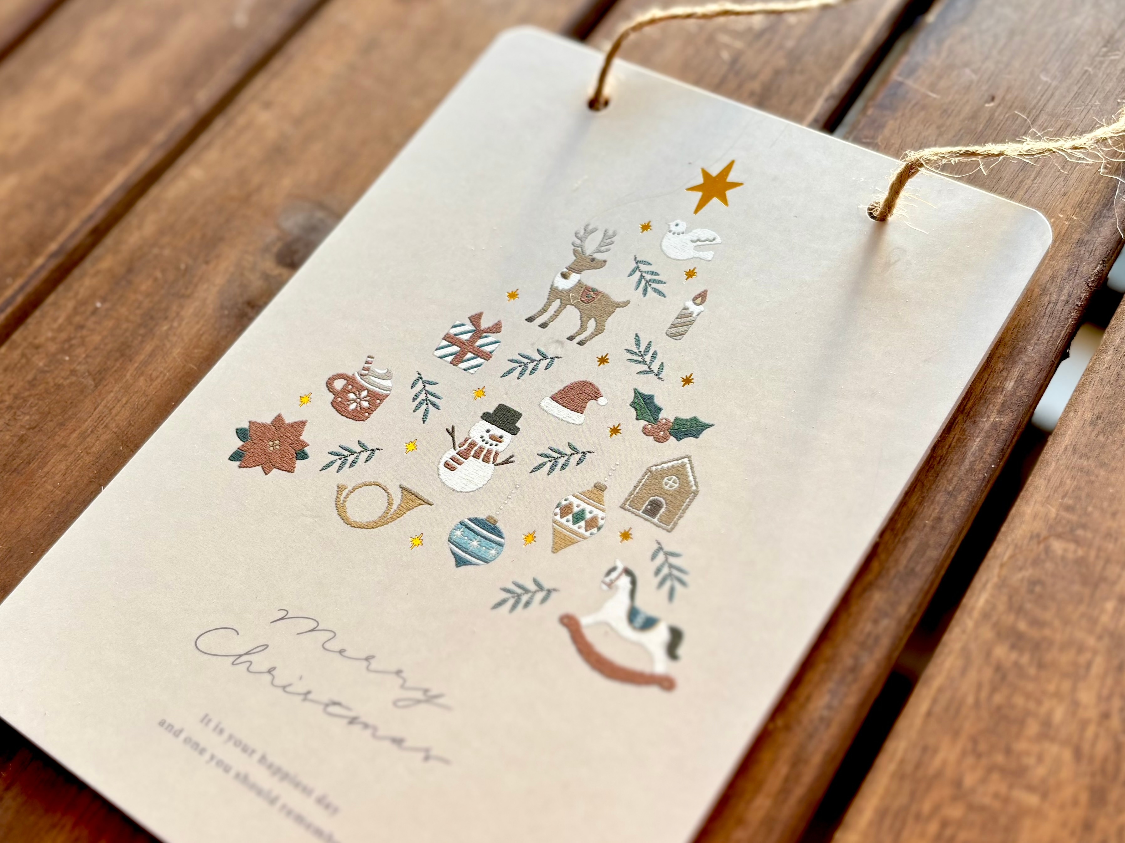 【2025】100均のクリスマスグッズが可愛すぎて大優勝♡手作りリースの作り方も紹介